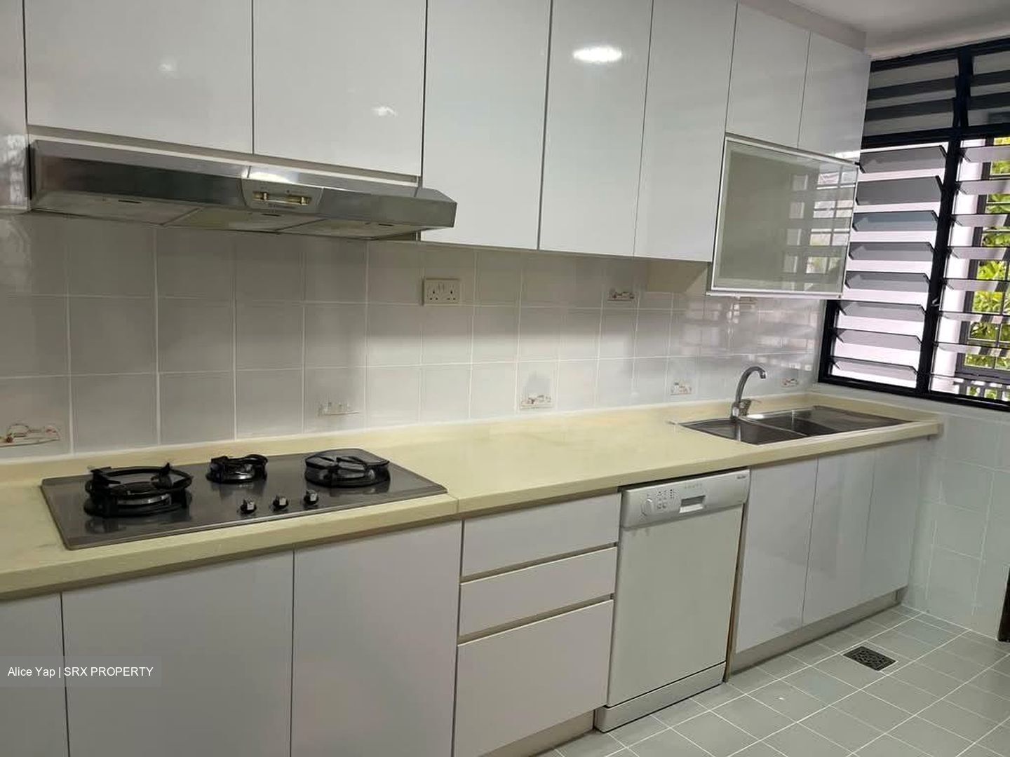 Yuk Tong Avenue (D21), Terrace #554229751